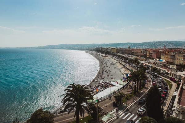 vue panoramique de nice Transfert à l'aéroport de Nice avec un chauffeur de luxe : les services sur mesure du Groupe Biribin