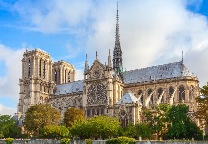 notre dame paris conciergerie luxe prestige