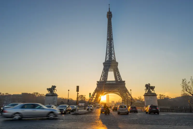 paris tour eiffel chauffeur fashion week